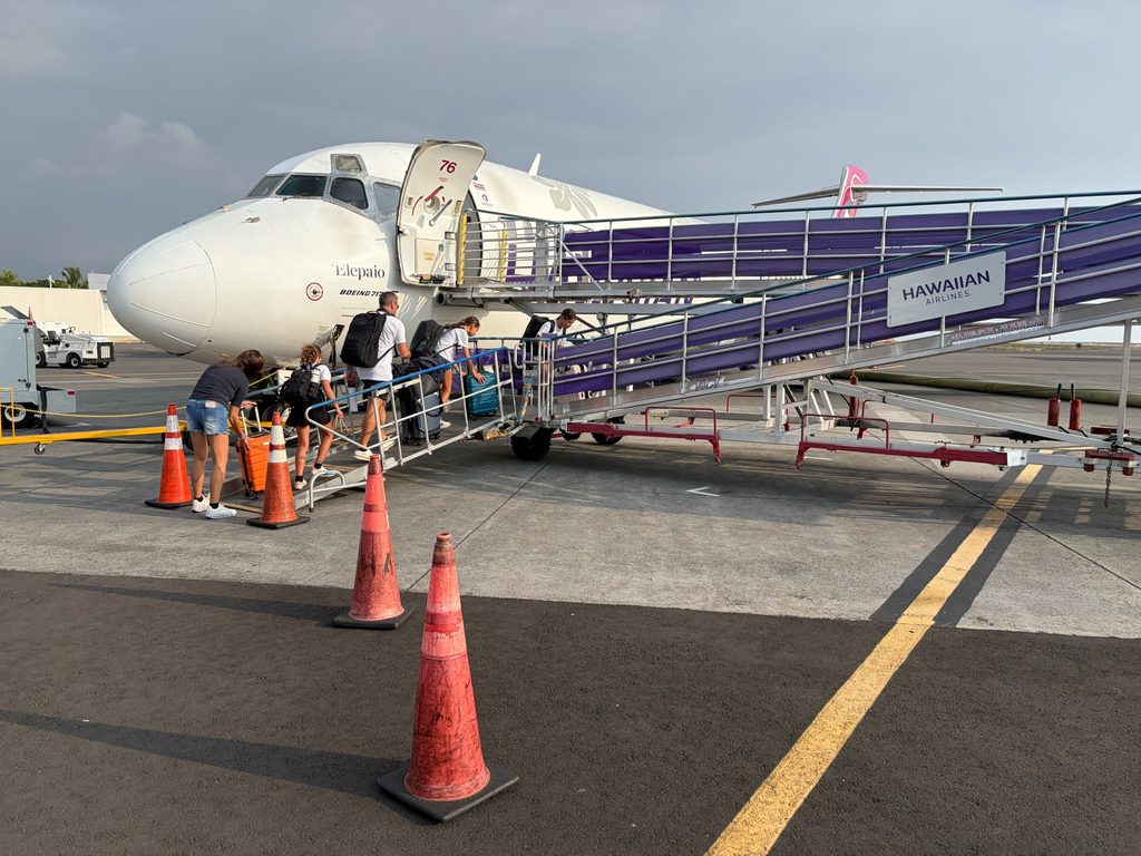コナ空港からハワイアン航空の振替便に搭乗